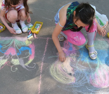 Competition of drawing on the asphalt «The World Around Us»