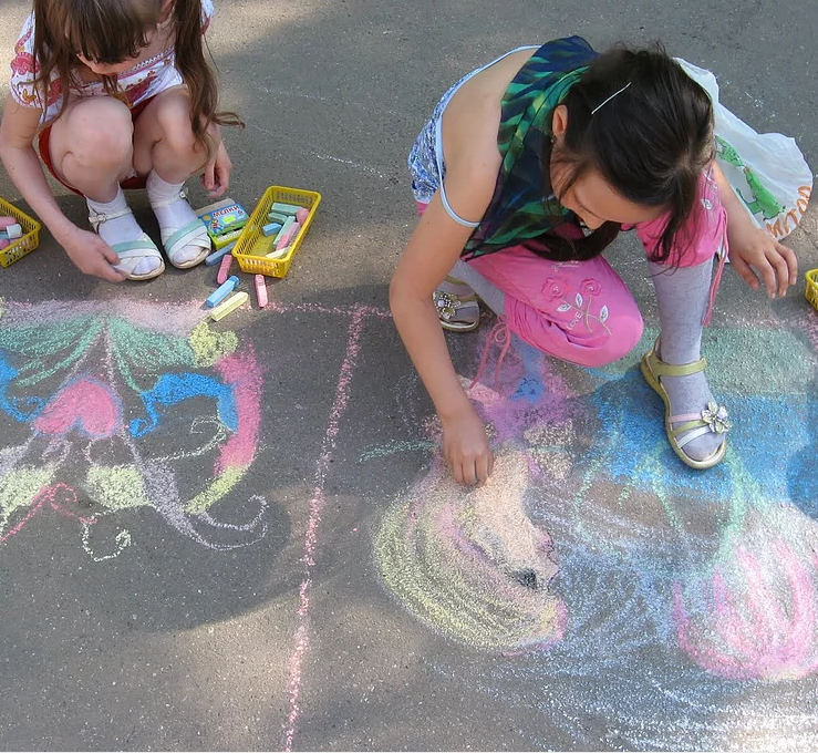 Competition of drawing on the asphalt «The World Around Us»