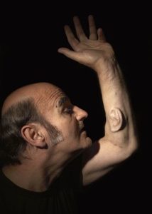 Lecture of Stelarc. Zombies, cyborgs and chimeras. Circulating, fractal and phantom flesh
