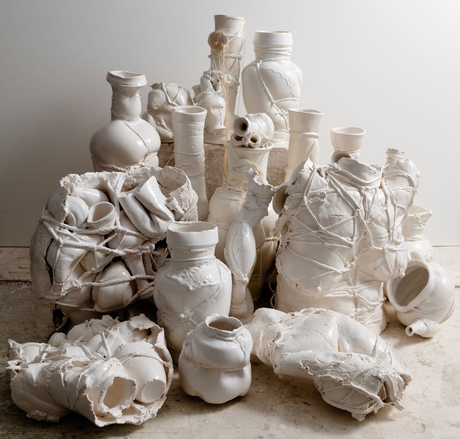 Выставка керамики Аннушки Броше «My body is a Cage»